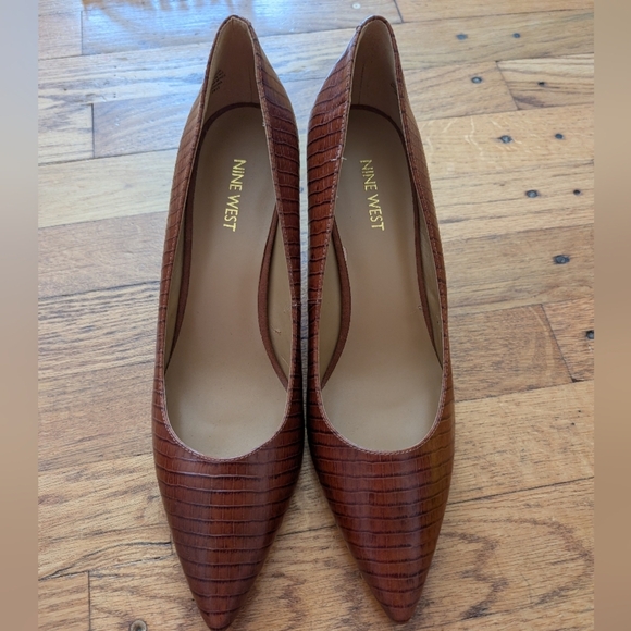 Nine West Textured Brown Heels - Picture 3 of 6